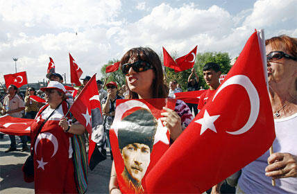 Turkey-people-with-flags